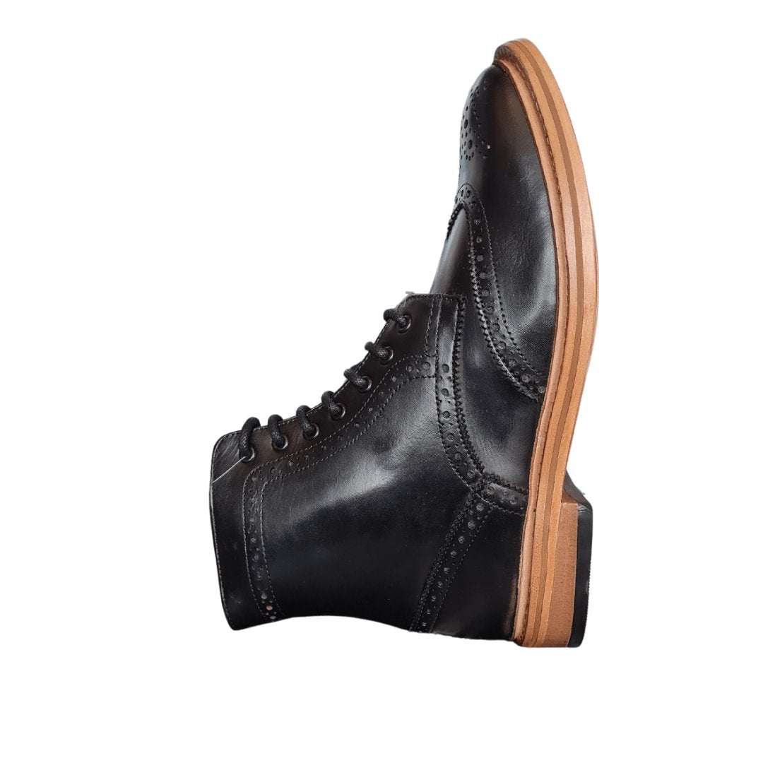 Kensingtons 7 eyelet brogue boots (Black)